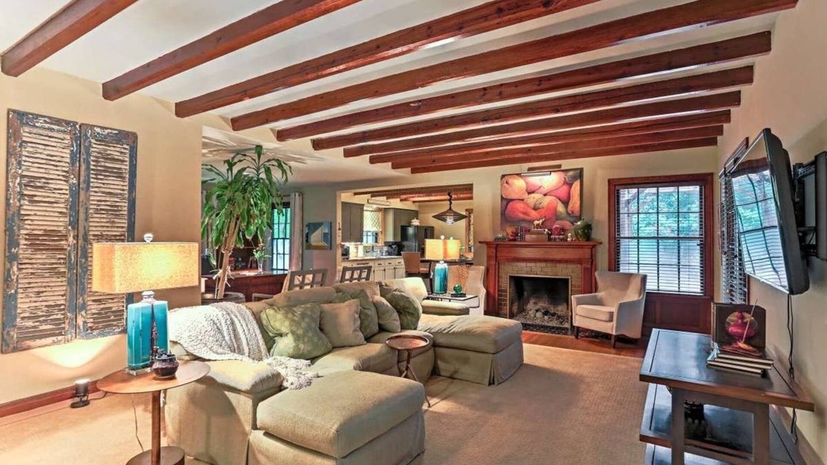 Green Hills House | "Charming Nashville Cottage in Green Hills - Cozy, Family-Friendly Retreat!"