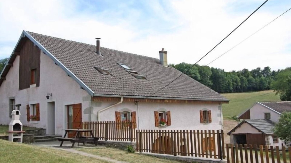 Girmont-Val-d'Ajol Cottage | Charming Nature Retreat: Cozy Cottage with Fireplace and Scenic Views