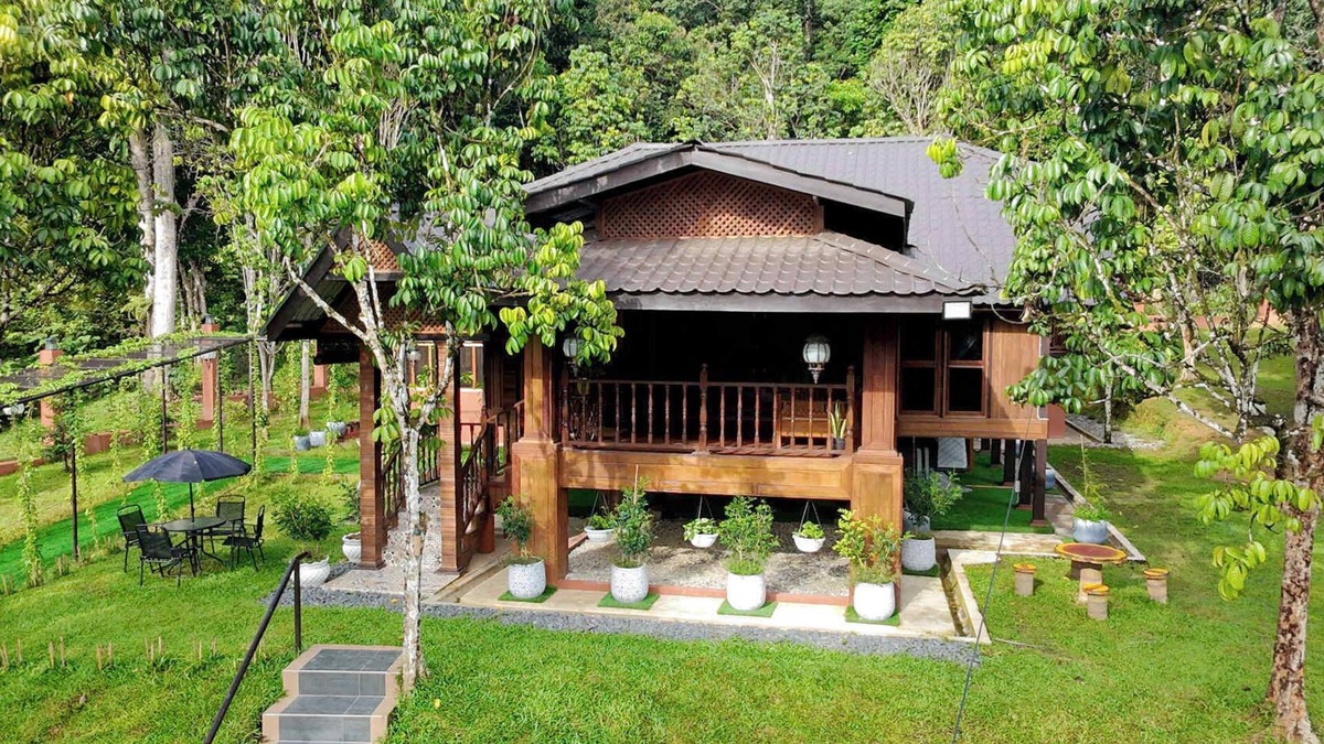 Kampung Besar House | Charming Nature Kampung Home for Family Getaways