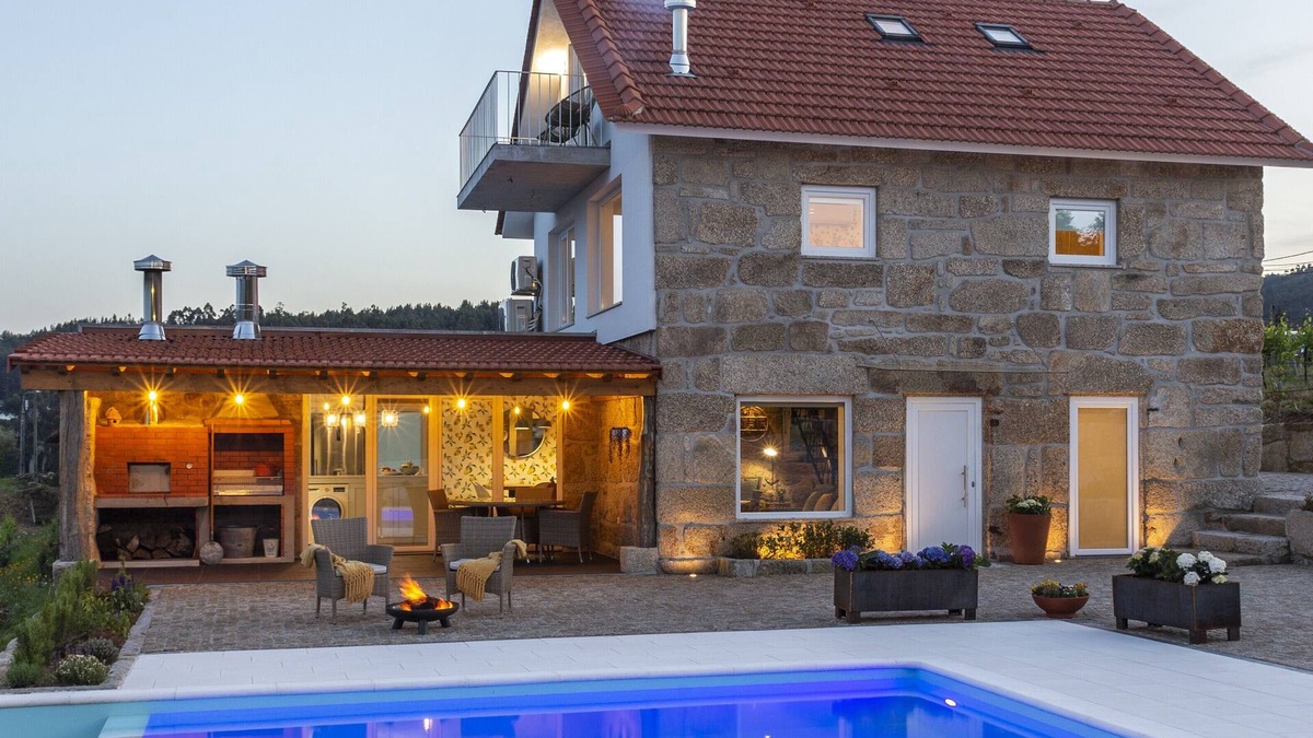 Marco de Canaveses Cottage | Charming Nature Retreat, Infinity Pool, Stunning Views - 35 minutes from Porto