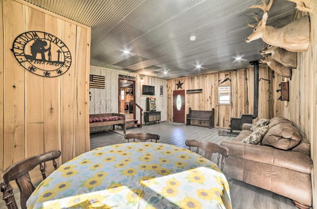 New Concord House | Charming New Concord Cabin on 50-Acre Farm!