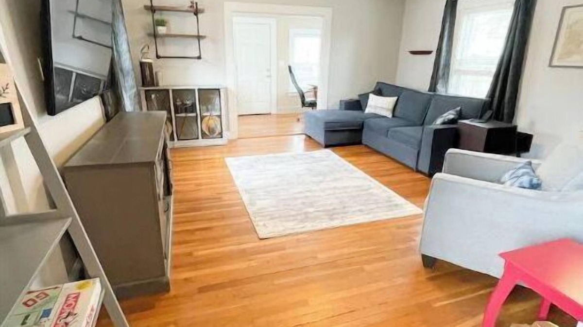 Woburn House | Charming New England Colonial !