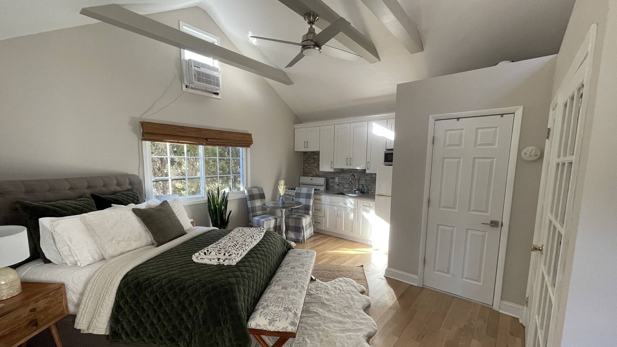 Locust Valley Cottage | Charming New Studio Guest House