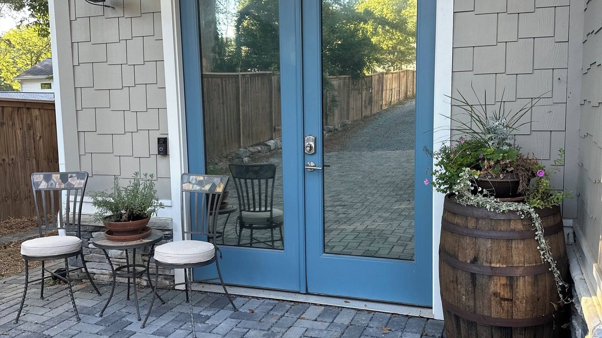 Marietta Cottage | Charming, newly constructed, carriage house located in Marietta Square.