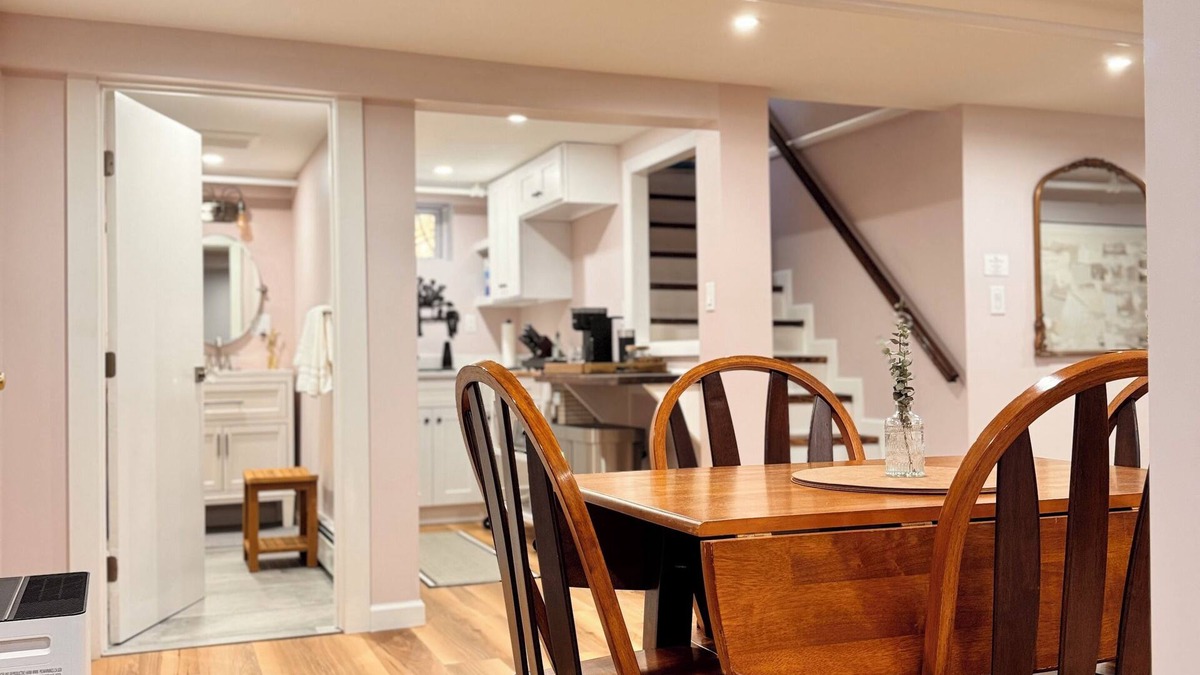 Fairfield Apartment | Charming Newly Renovated 2-bedroom apartment in Fairfield