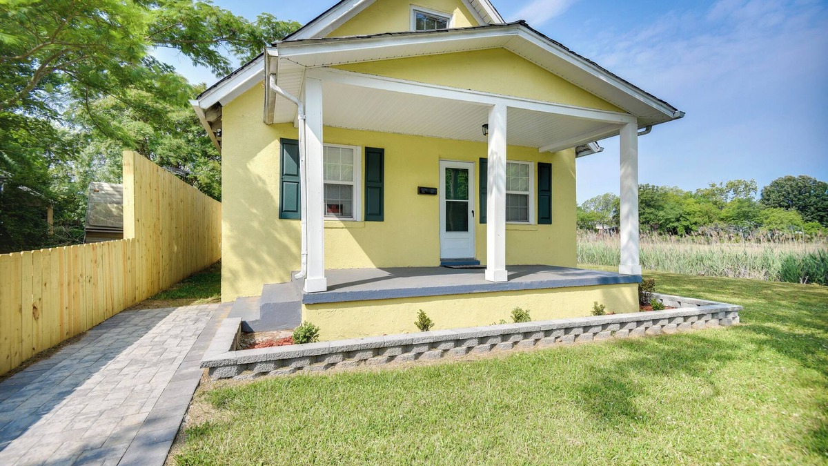 Newport News Cottage | Charming Newport News Cottage < 1 Mi to Ocean!