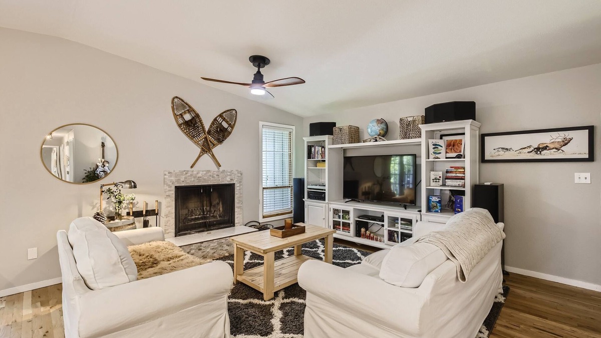 Niwot House | Charming Niwot Home -Walk to Downtown -Sauna/Firepit/Fenced Yard