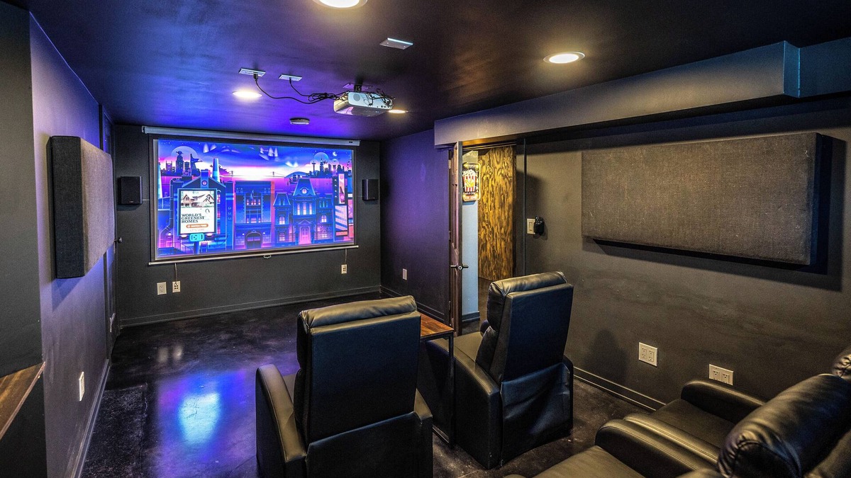 Waite Park House | Charming Nordeast Home w/Movie Theatre + Office!