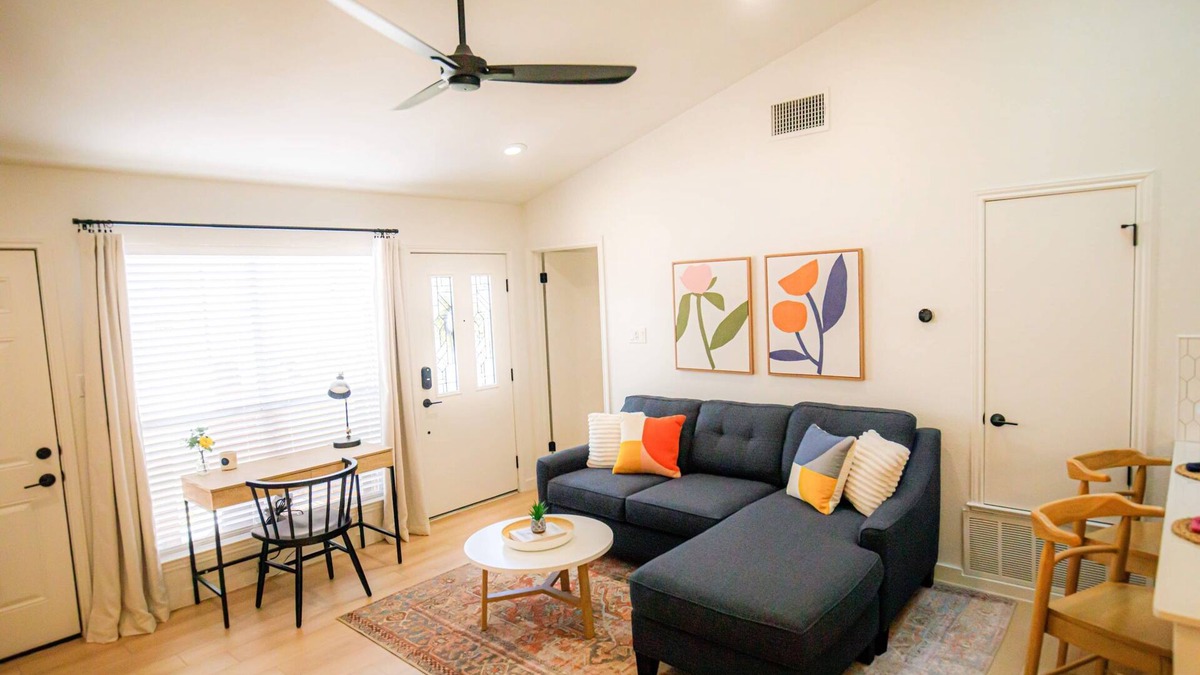 East Oak Hill House | Charming Oak Hill Bungalow/Family Friendly - Quiet Neighborhood