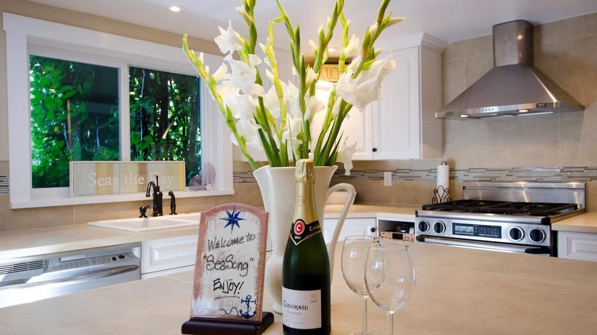 Crescent Beach Cottage | Charming, ocean view, lovely 1 1/2 bdrm deluxe suite ~ & we're pet friendly! :-)