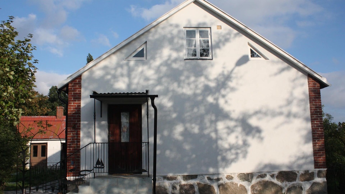Loderup House | Charming old brick cottage in Summer paradise Osterlen