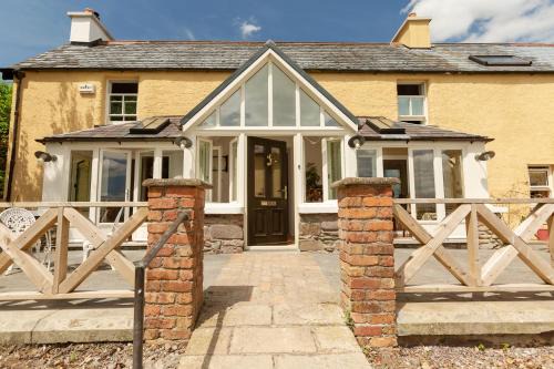 Macroom Villa | Charming Old Farmhouse