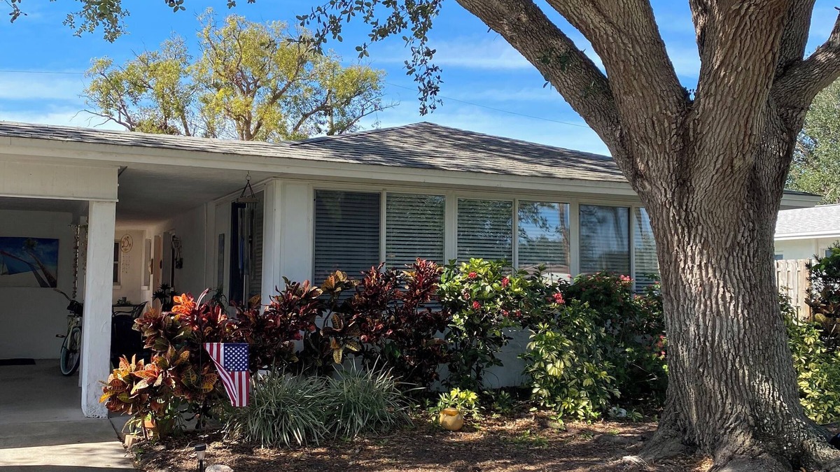 Gulf Gate Estates Villa | Charming "Old Florida" Villa - 2 miles from Siesta Key - Message BEFORE booking
