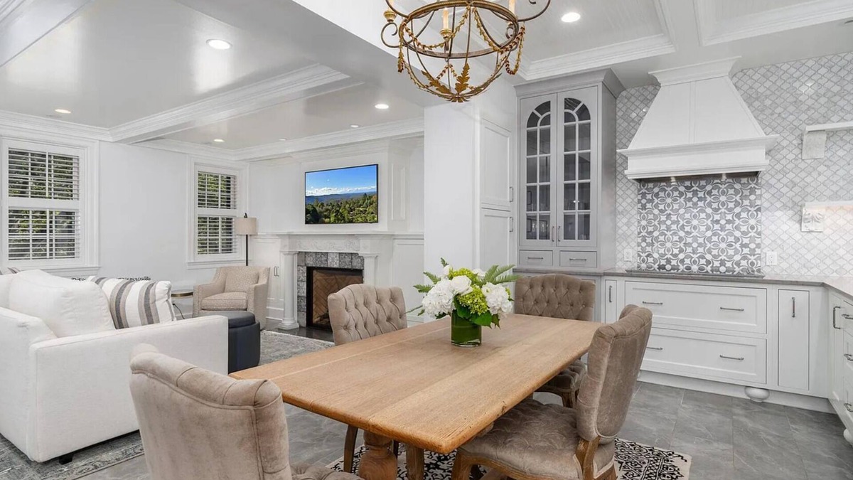 Old Town Alexandria House | Charming Old Town Jewel Box on Captain's Row one Block from the Potomac River
