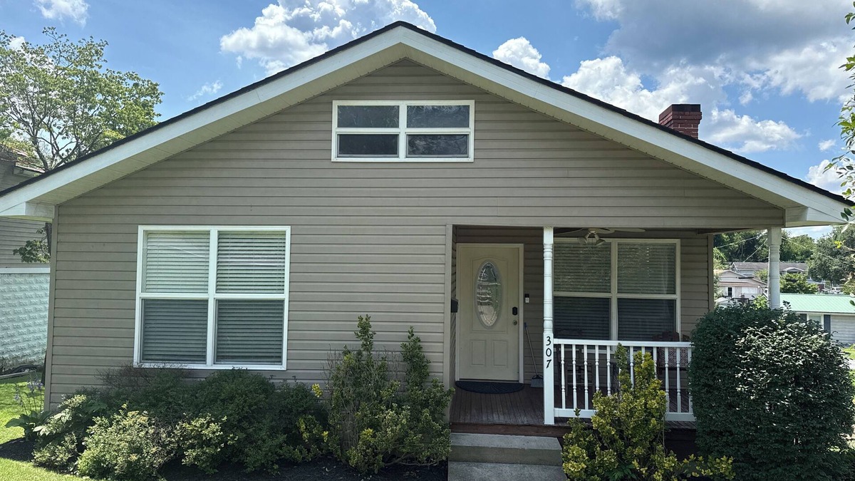 Summerlee House | Charming on Chestnut - 8.1 miles from the New River Gorge National Park
