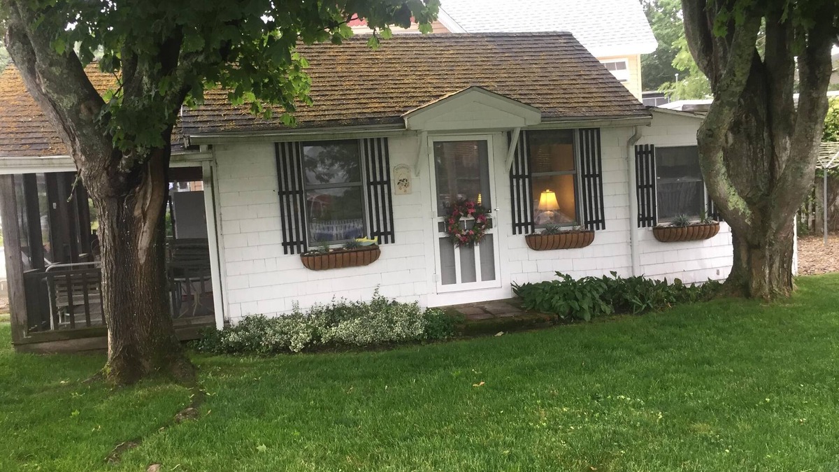 Buzzards Bay Cottage | CHARMING ONE BEDROOM COTTAGE OVERLOOKS BROAD COVE IN ONSET