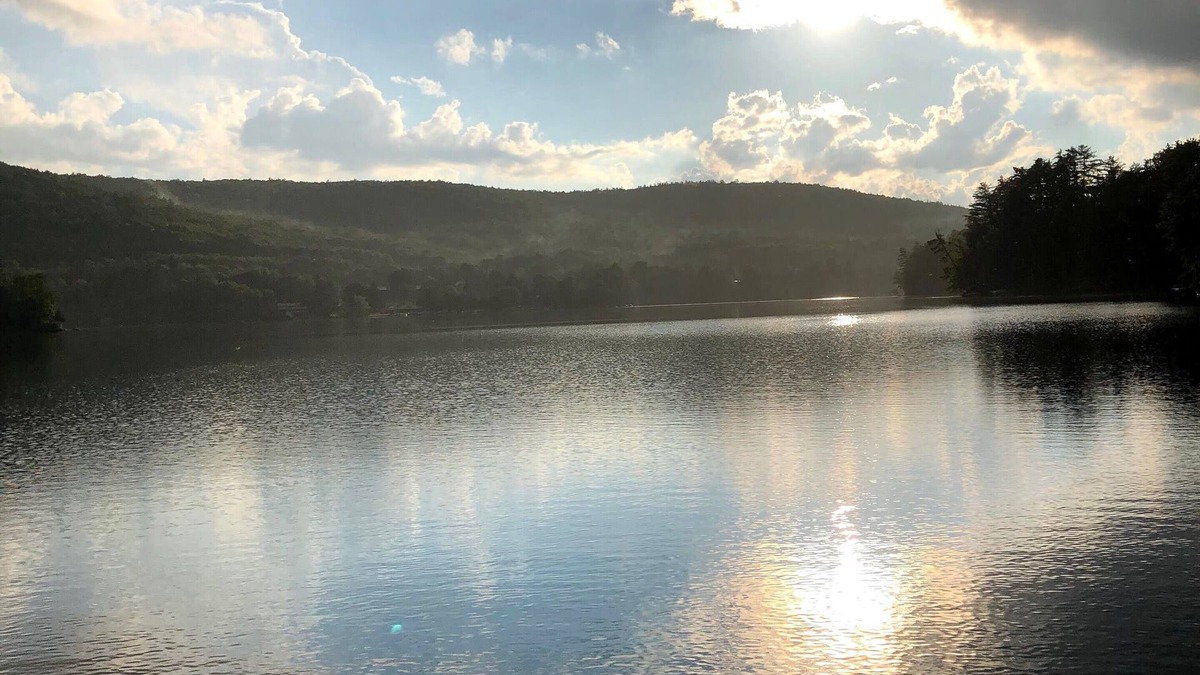 Maryland Cottage | Charming one bedroom lake side cottage close to Colleges and Cooperstown.