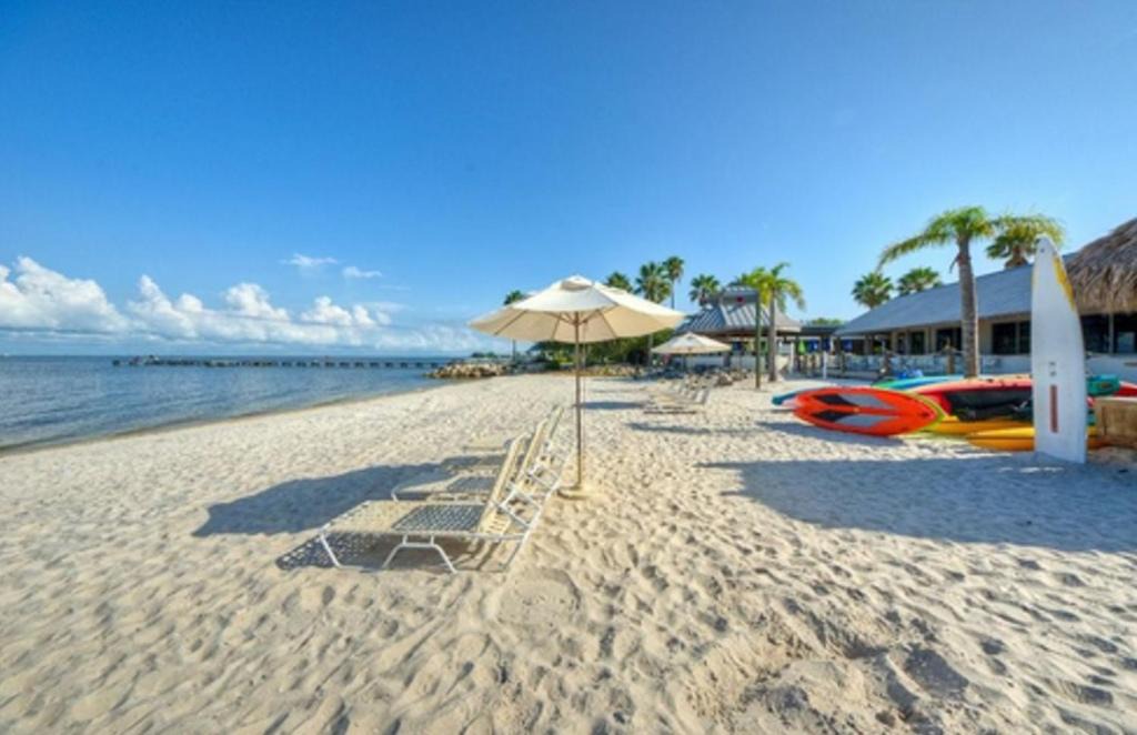 Ruskin Apartment | Charming one bedroom resort-style studio with pool and beach access