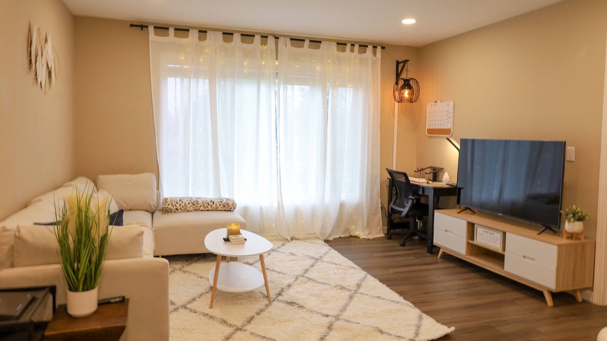 Vancouver Cottage | Charming one BR guesthouse next to a private park