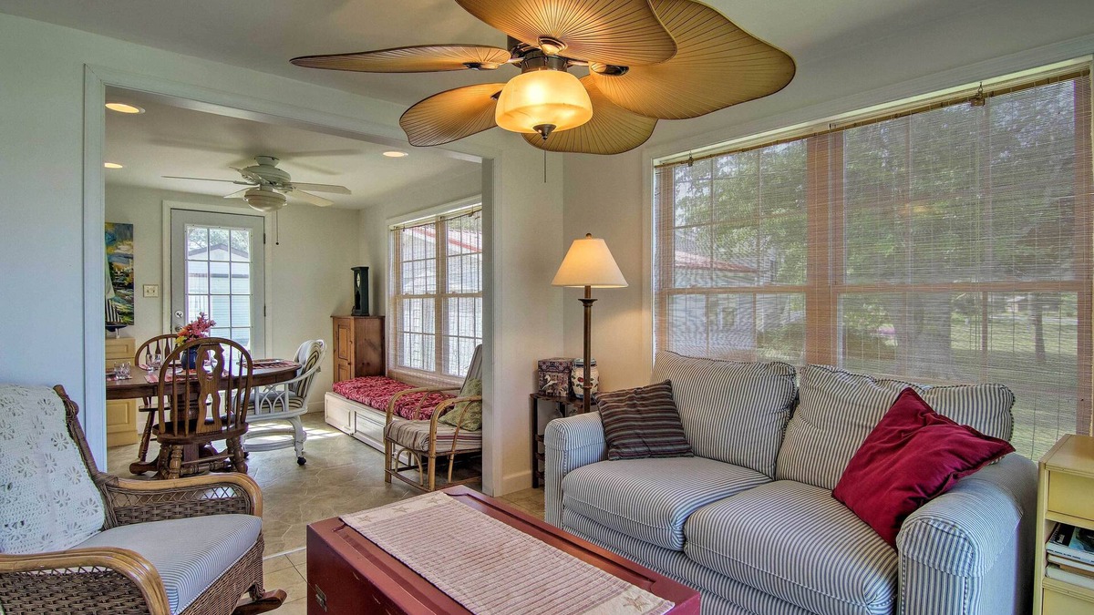 Davis Wharf House | Charming Painter Home w/Chesapeake Bay Views