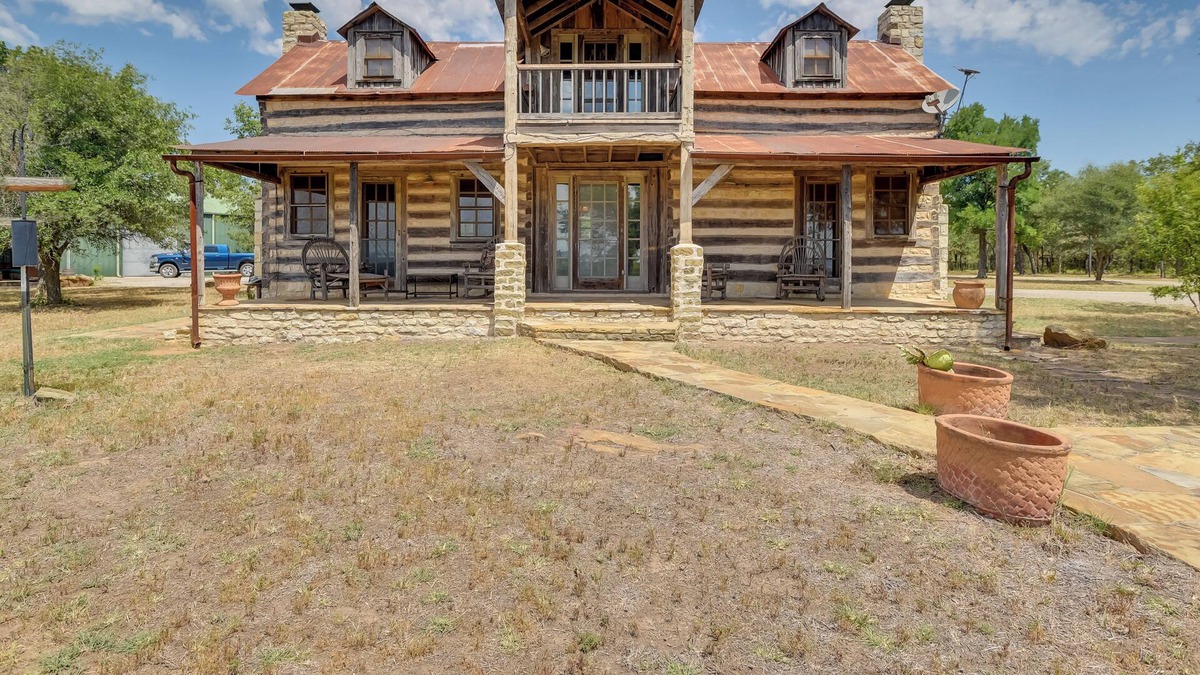 Dennis House | Charming Palo Pinto Retreat w/ Fireside Patio!