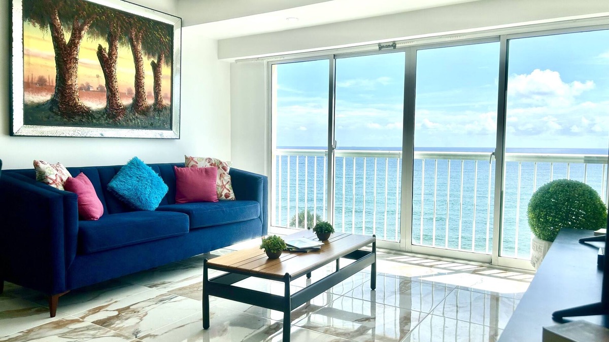 Ciudad Universitaria Apartment | Charming Paradise Loft Style Malecon Apartment 715A