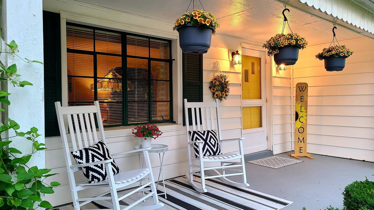 Edinburg Cottage | Charming, Parkview Cottage, King bed, 1 mi to I-81