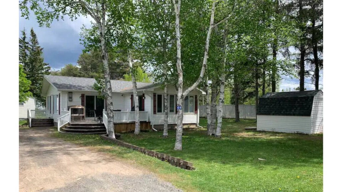 The Bluff Cabin | Charming Parlee Beach Vacation cottage