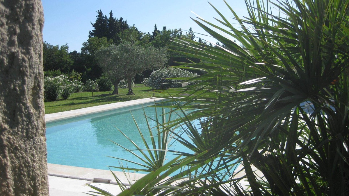 Caumont-sur-Durance House | Charming, peaceful farmhouse with swimming pool and wooded grounds, 6 km from Isle sur la Sorgue