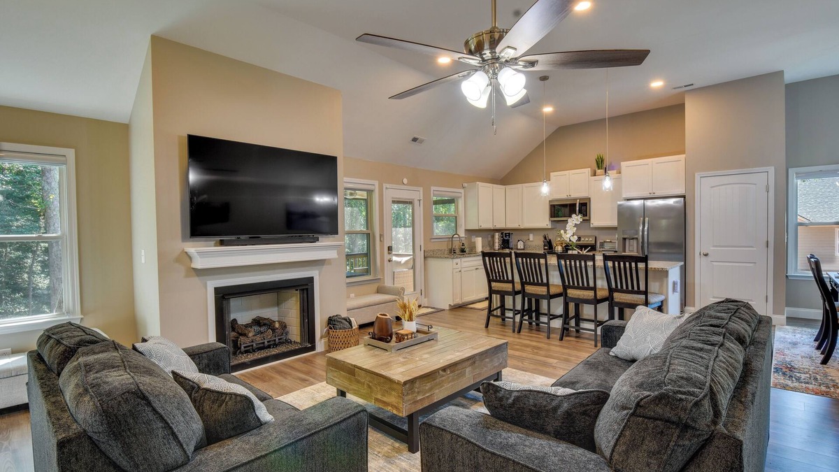 Pendleton House | Charming Pendleton Retreat ~ 5 Mi to Clemson!