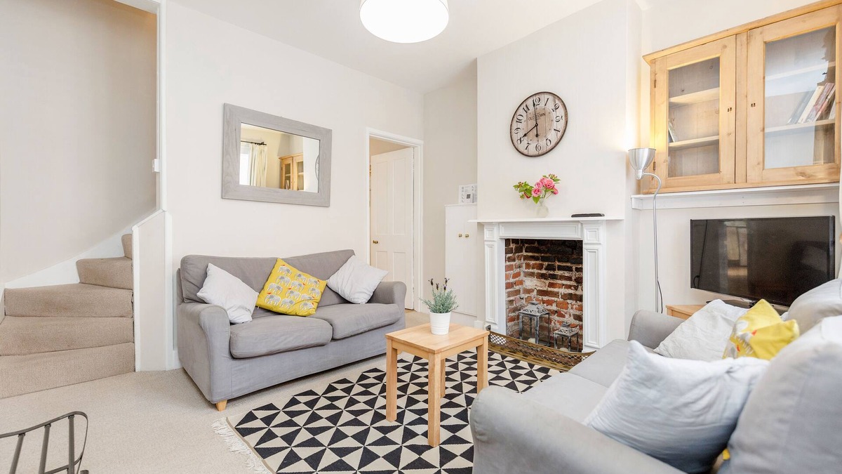 Winchester Cottage | Charming period cottage quietly located in the centre of Winchester