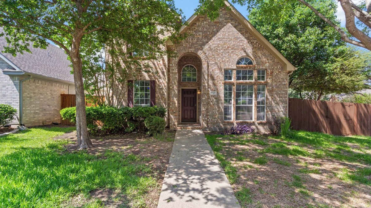 Plano House | Charming Pet-Friendly 4-bedroom house with game table and board in superb Plano