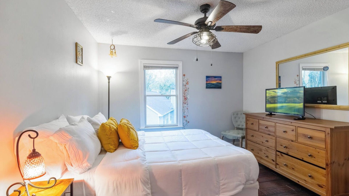 Annapolis House | Charming Pet-Friendly Stay - Near Bay & Beaches.