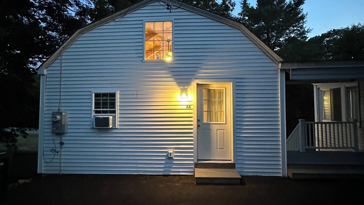 Biddeford Apartment | Charming pet-friendly guest house in Biddeford