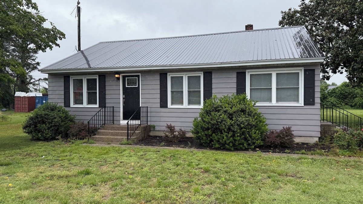Millsboro House | Charming, Pet Friendly 2 bedroom Cottage in Millsboro - close to golf and beach