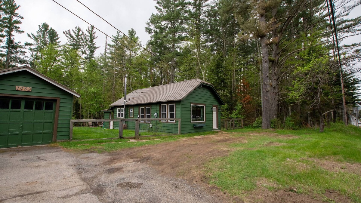 Ray Brook Cabin | Charming pet friendly 2-bedroom cabin in Raybrook
