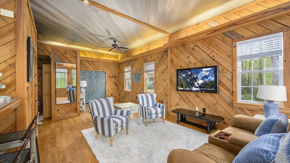Macon House | Charming, Picturesque Guest House in North Macon