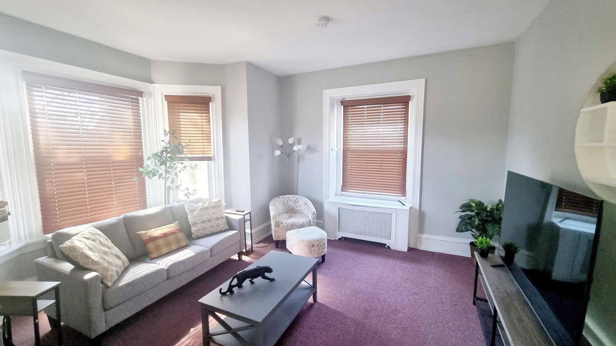 Elkins Park Apartment | Charming place to call home Monthly Discount