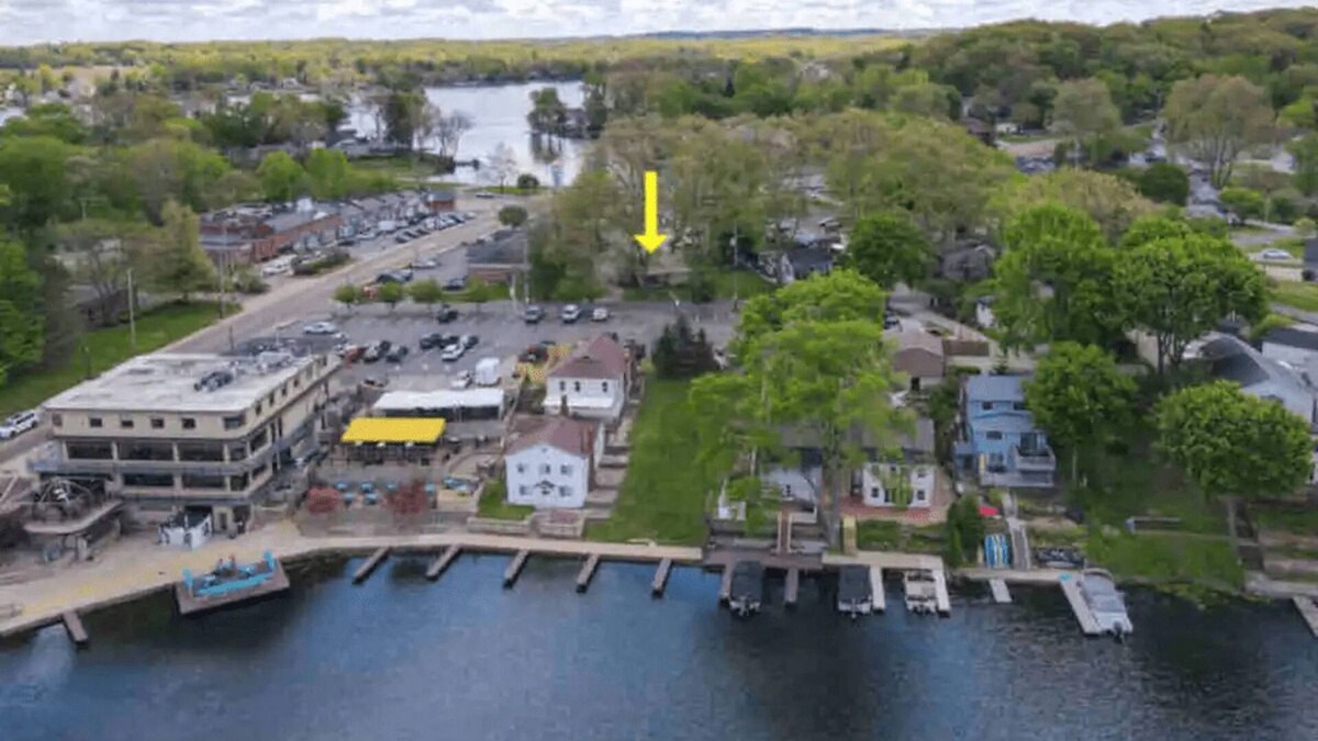 Portage Lakes House | Charming PLX Cottage-LAKE VIEW
