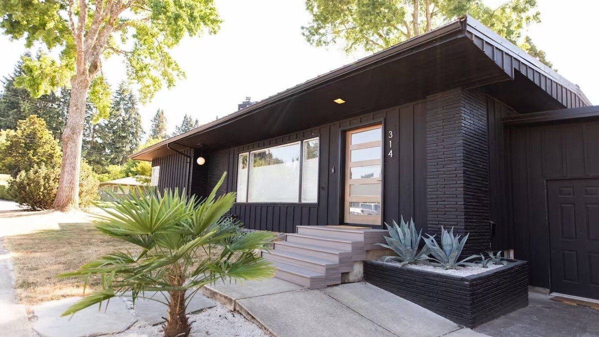 Monmouth House | Charming PNW Modern Oasis – Great Location, Spacious 3-Bedroom Comfort