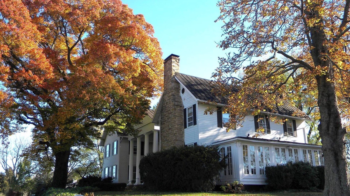 Warrenton Apartment | Charming Presidential Suite with full kitchen - The Inn at Black Horse Manor