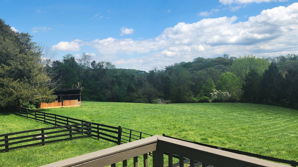 Warrenton Apartment | Charming Presidential Suite Loft with kitchen - The Inn at Black Horse Manor