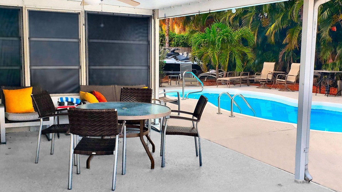 Florida North Atlantic Coast House | Charming PRIVATE Suite HEATED Pool. Full Kitchen & Bath. 5min:Beach,Stadium,PGA