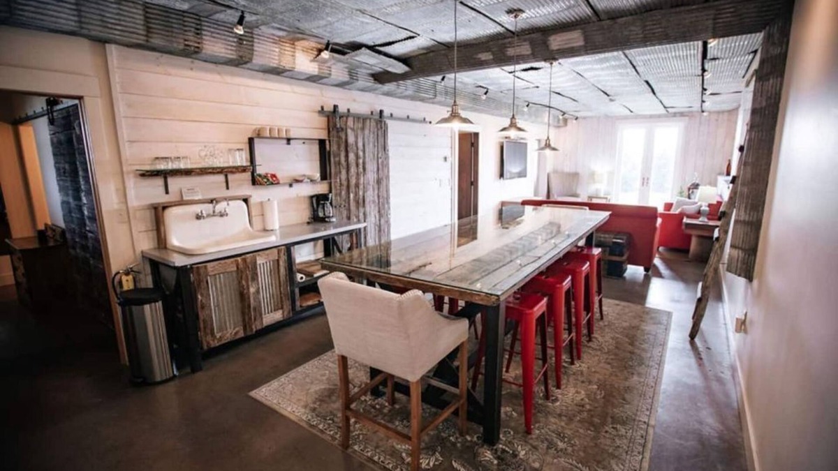 Sand Creek House | Charming & Private 6 BR Country Getaway