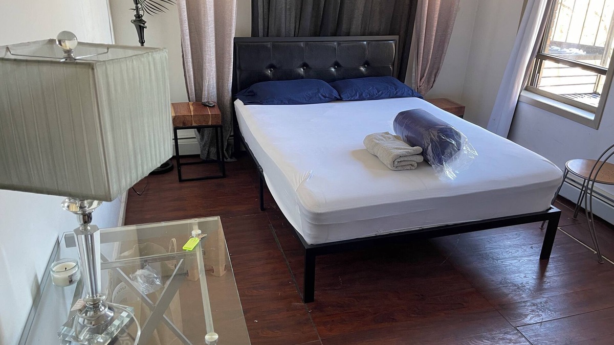 Clinton Hill Apartment | Charming Private Bedroom Next to Subway/Metro Centrally Located in Brooklyn