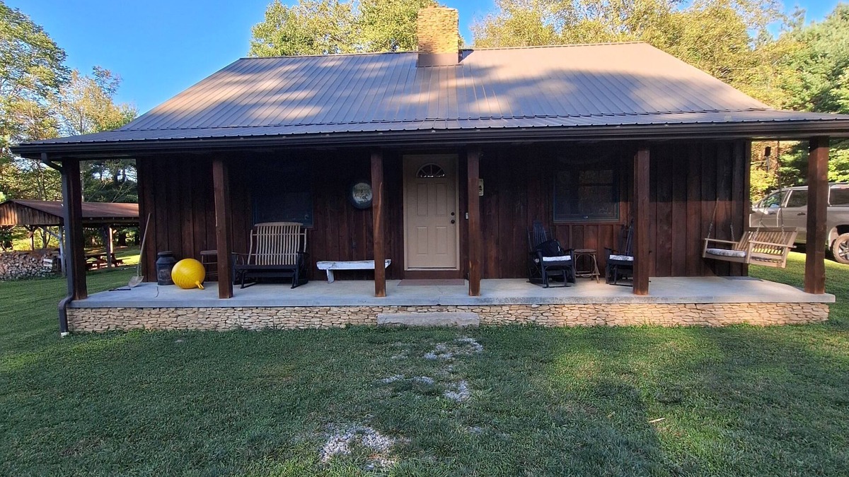 Brookville Cabin | Charming Private Cabin that is cozy and quiet. Sleeps 7 with two bathrooms.