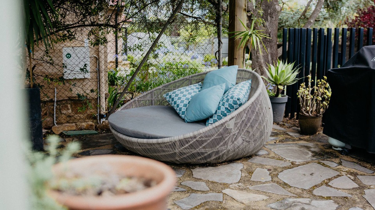 Erindale House | Charming Private Guest House with Pool & Parkingn
