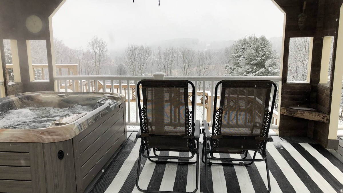 Callicoon House | Charming Private Home on a 3 Acre Property + Hot Tub
