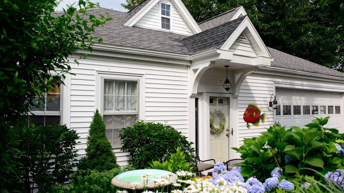 Marblehead House | Charming private townhouse-style lodging, a block from Marblehead Harbor