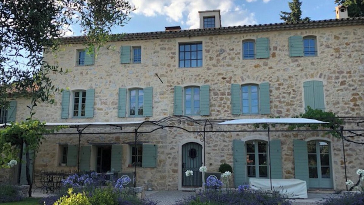 Chateauneuf-Grasse Villa | Charming Provencal Villa set in the heart of the Medieval village of Chateauneuf